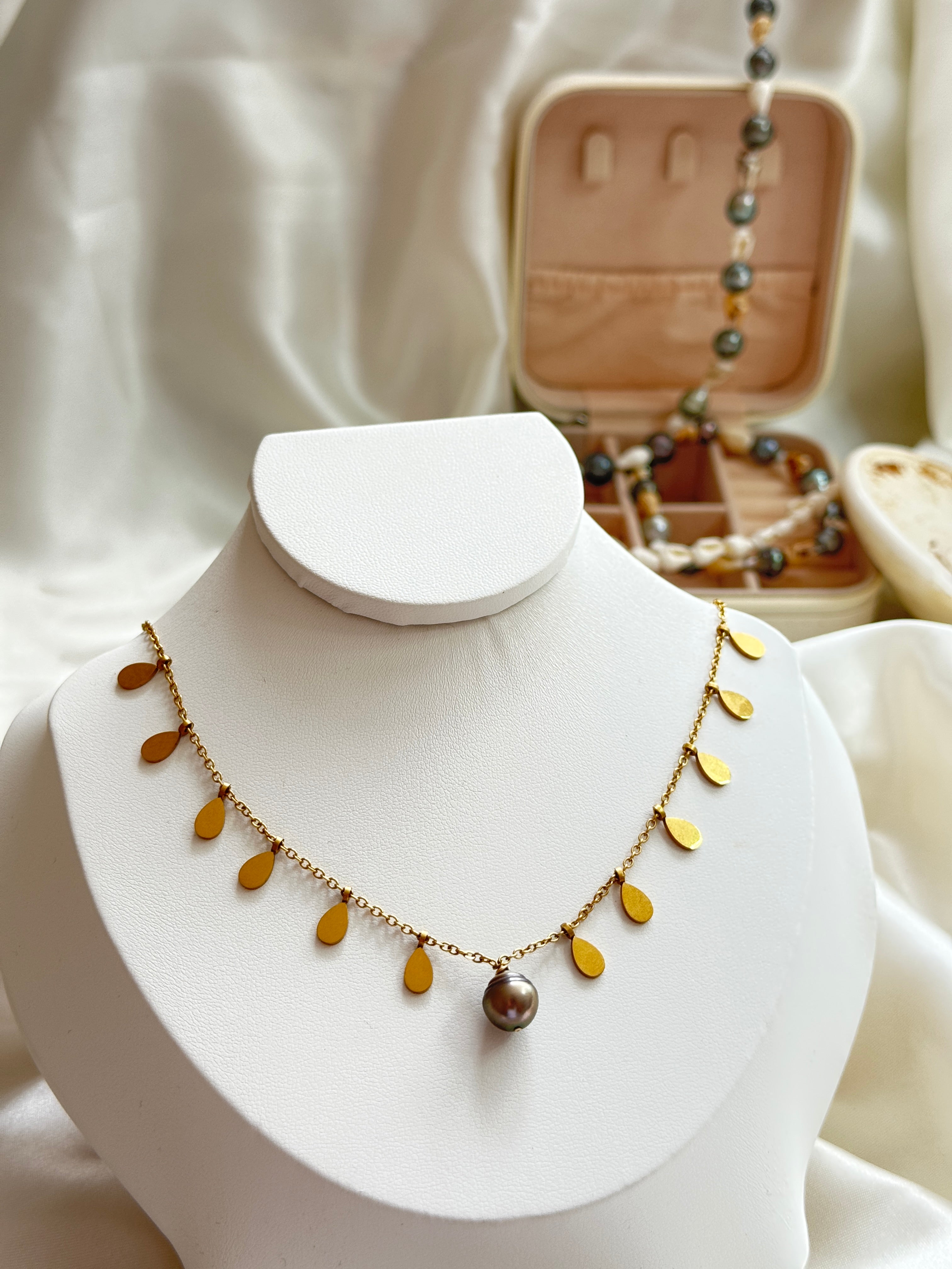 Collier Ata